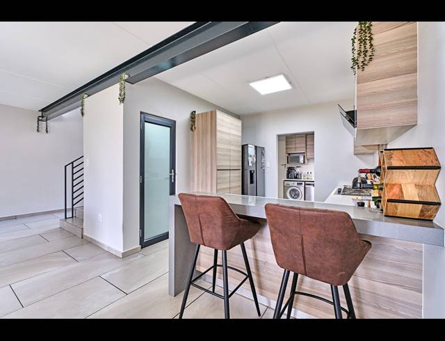 3 BEDROOM DUPLEX FOR SALE IN CROWTHORNE AH